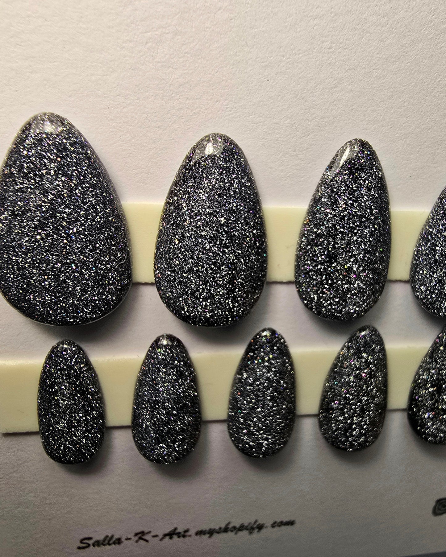 Fifty shades of Glitter press-on kynnet