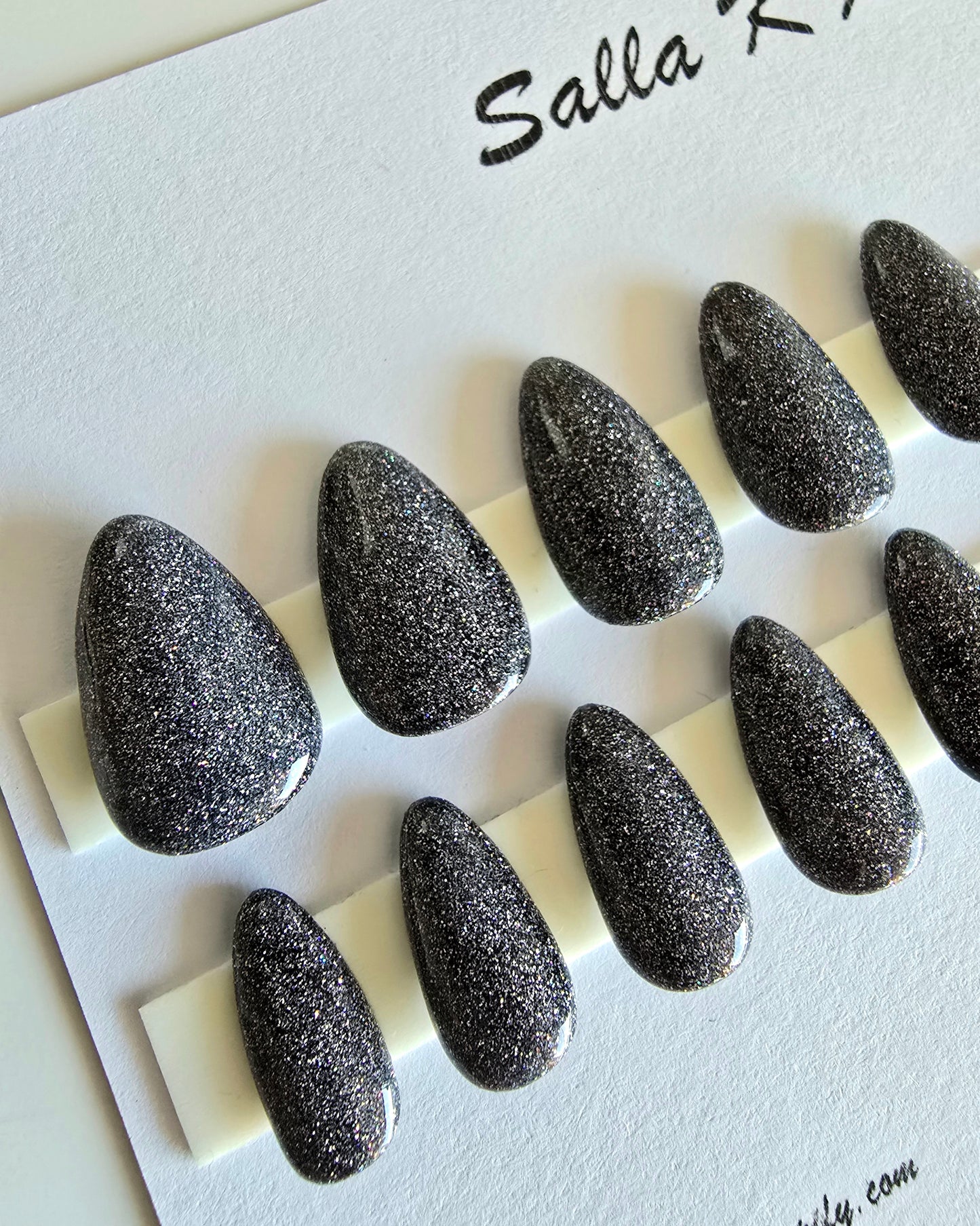 Fifty shades of Glitter press-on kynnet