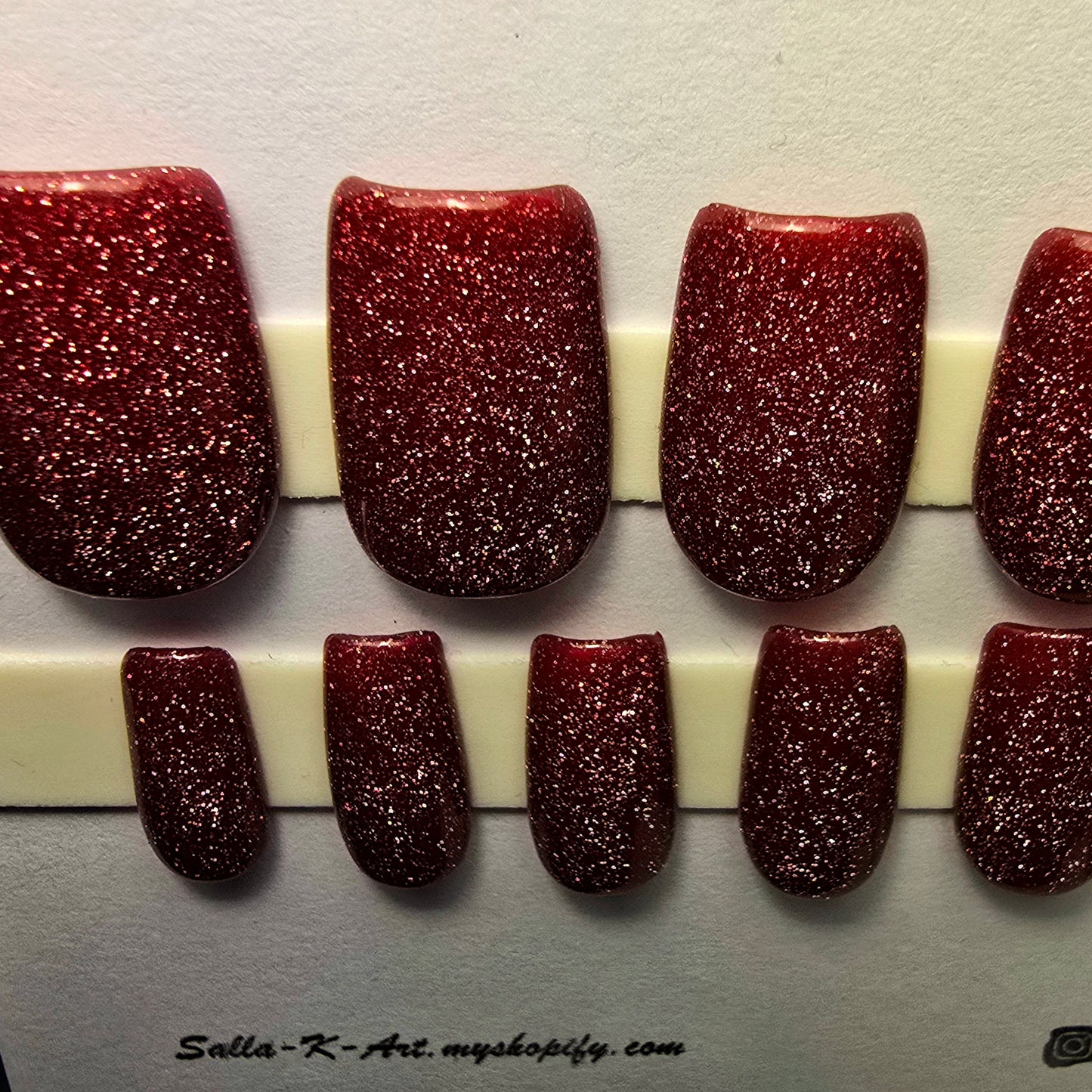 Pure Love press-on kynnet